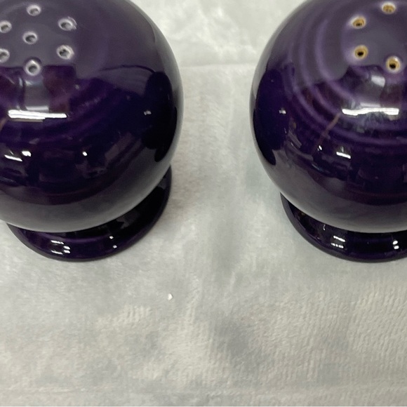 Modern Purple Ceramic Salt & Pepper Shakers Set‎ – Retro Eggplant Hue - Picture 4 of 6